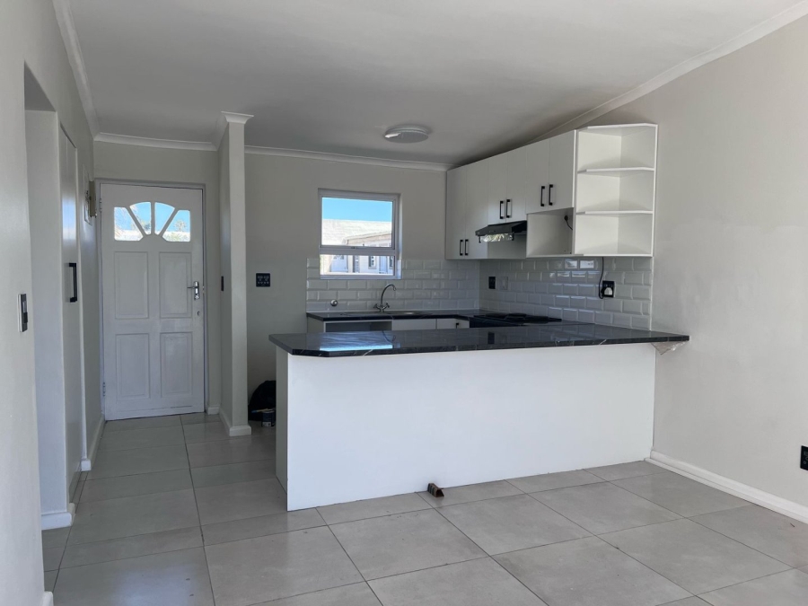 To Let 2 Bedroom Property for Rent in Parklands Western Cape